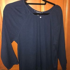 long sleeve loose shirt with detailing on the hem